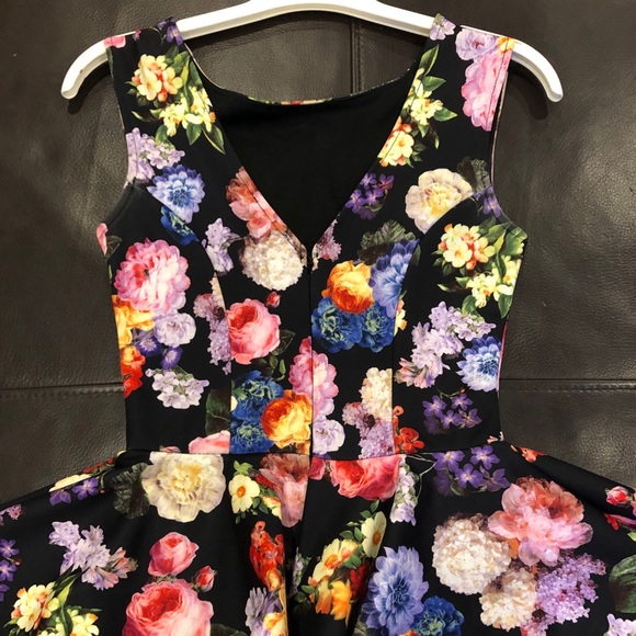 Topshop Floral Peplum Dress - Picture 2 of 2